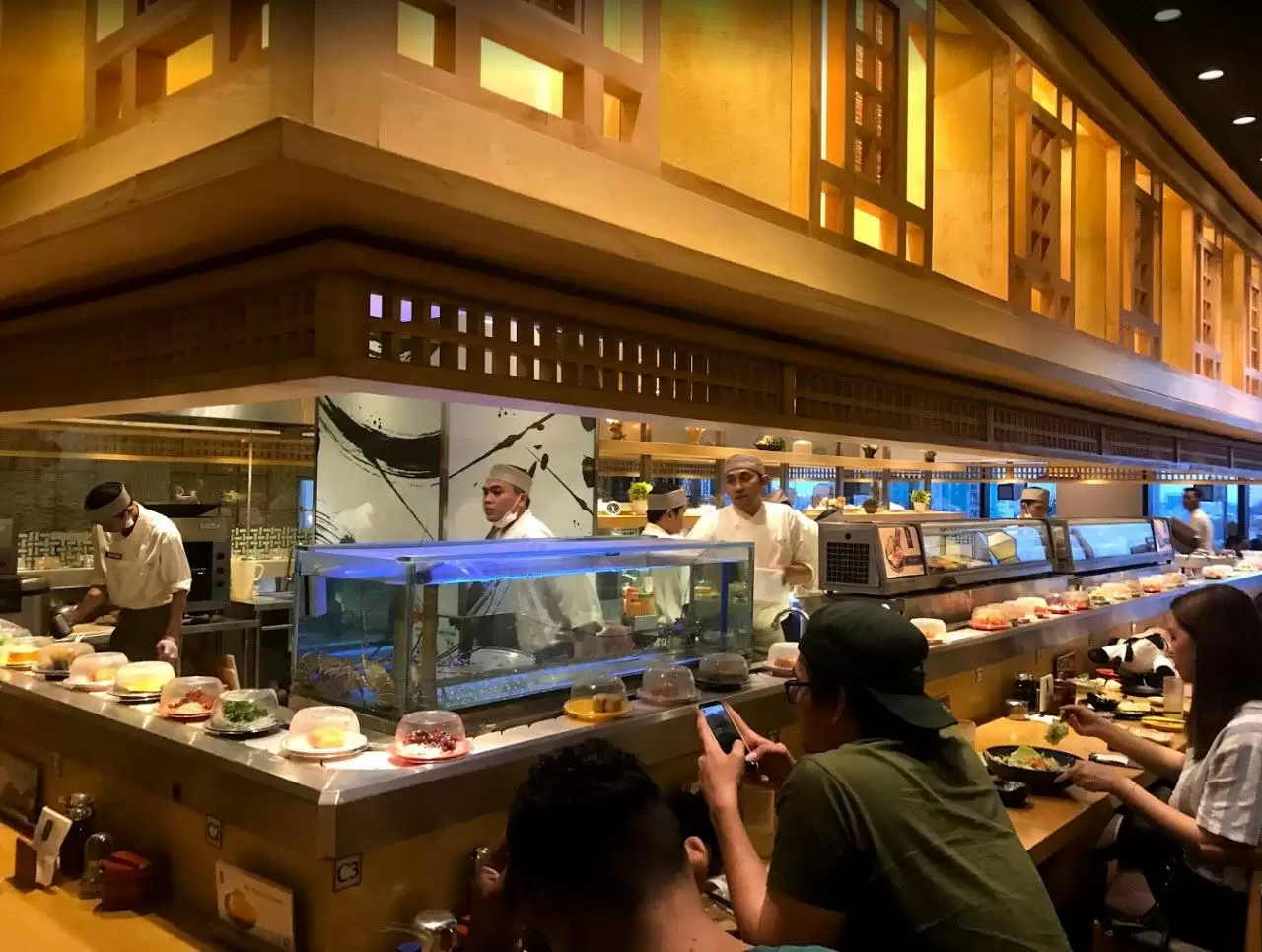 Suasana ruang makan Sushi Tei Pekanbaru